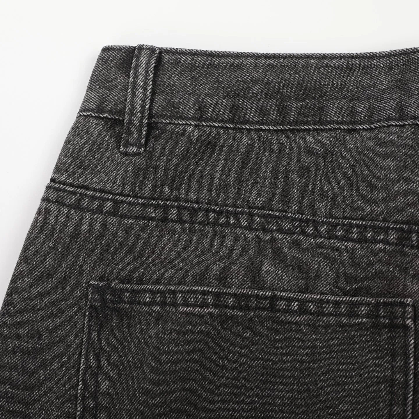 P280 Chrome Hearts city-limited flame black and white leather jeans need to be washed after the finished product is disassembled and hand-made with sheepskin cross leather and then spliced ​​together. The whole piece has too many craftsmanship to explain. The cabinet price is 34W+, the patchwork is decorated with cross flowers, and the high-waisted washed jeans! ! Absolutely high-end luxury products, 8W+ level god-level single products, super popular products, made with top heavy industry, a magic weapon that cannot be missed. About Kroxin This is an extremely luxurious fashion brand, which can also be called the aristocrats of the high street. It has always been an exclusive brand for some hipsters or rich second generation. Compared with ordinary high streets, it is more luxurious and noble. Compared with luxury brands, it has a more fashionable personality and has always been a brand that I have a special liking for. Size: 28 30 32 34 (corresponds to S-XL) Size chart: 28 Waist 76 Pants length 104 Hips 98 30 Waist 80 Pants length 105 Hips 102 32 Waist 84 Pants length 106 Hips 106 34 Waist 88 Pants length 107 Hips 110